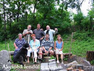 Akci�ba lend�l a csapat