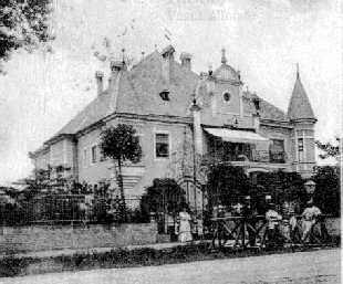 Az egykori Pick-villa, ma községháza